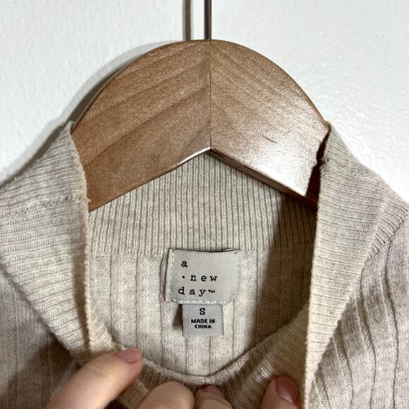 A New Day Cream Short Sleeve Sweater - Picture 2 of 4